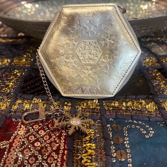 Authentic EUC Louis Vuitton Snowflake Porte-Monnaie Flocon Argent Pouch Rare - Picture 10 of 10